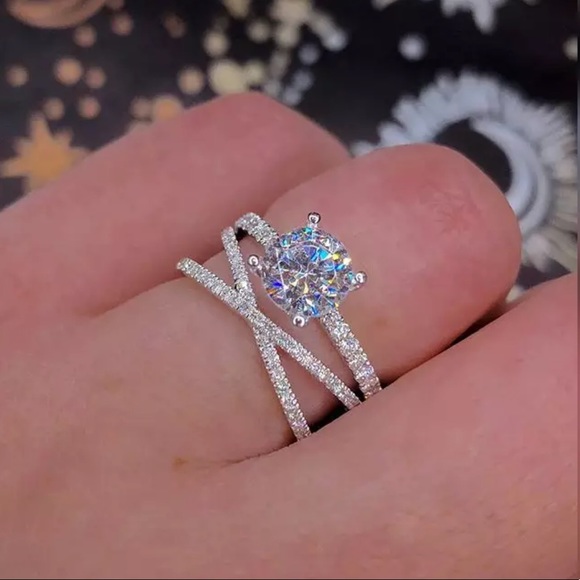 Jewelry - NWT Fancy Cross Twine Ring With Square Stone